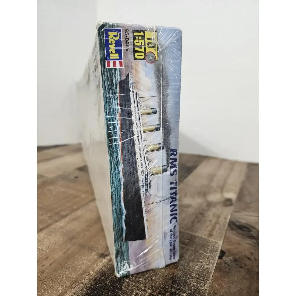 Revell RMS Titanic 1:570 Scale Model Kit Sealed Box Damaged NIB